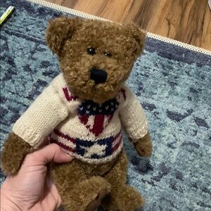 1999 Boyd’s Bear Stevenson Q Bearitage brown bear w patriotic sweater